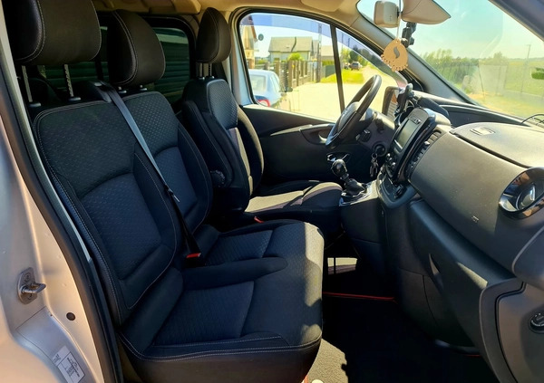 Opel Vivaro cena 83000 przebieg: 455558, rok produkcji 2017 z Płock małe 92